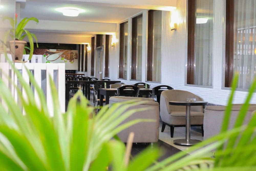 Apparthotel Ivotel Abidjan Esterno foto