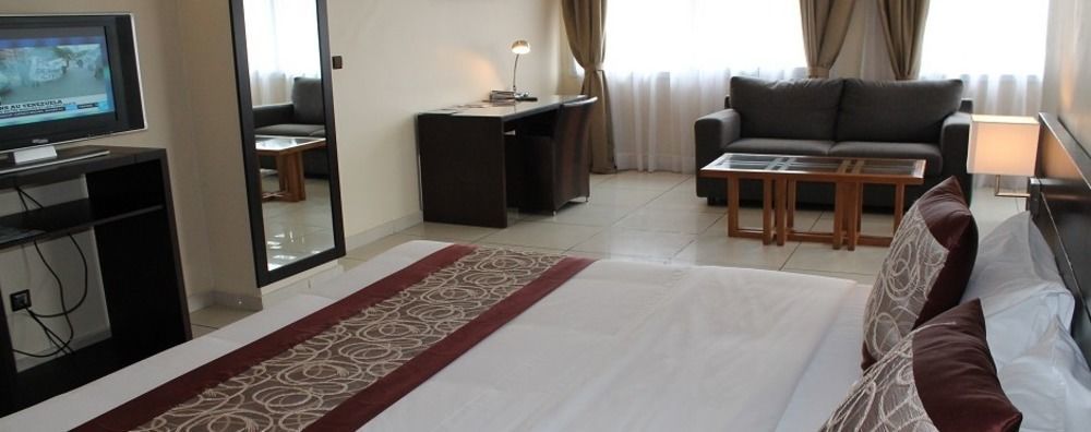 Apparthotel Ivotel Abidjan Esterno foto
